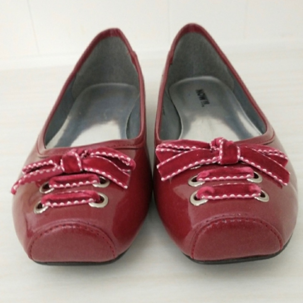- Now!! Maroon flats w/velvet bow, size 8.5